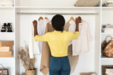 Capsule Wardrobe: Mit wenigen Teilen stilvoll durch das Jahr